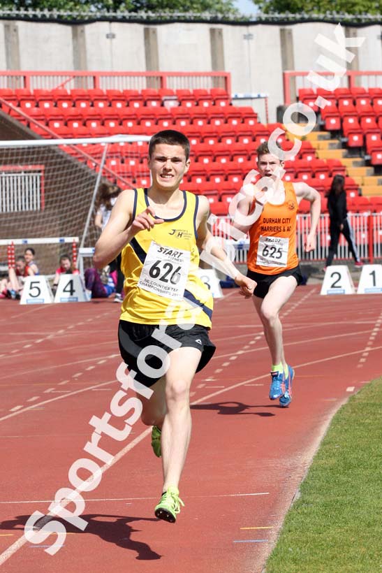 Mens under-20s 800 metres, North Eastern Champs, Gateshead Stadium. Photo: David T. Hewitson/Sports for All Pics